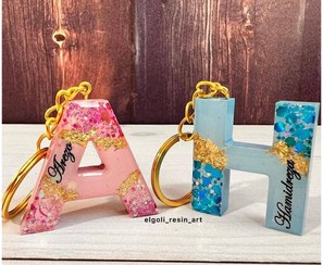 تصویر جاسوییچی حروف ساده همراه با اکلیل و ورق طلا رنگی 