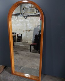 تصویر آینه قدی چوبی 