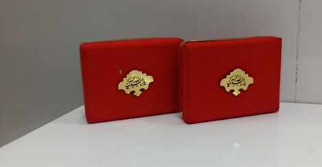 تصویر نگین سنگ حرم امام حسین و حضرت اباالفضل علیهماالسلام همراه جعبه مخمل 