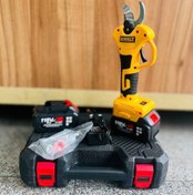 تصویر قیچی شارژی 118 ولت دو باطری طرح دیوالت مدل 118VF 