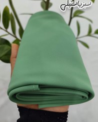 تصویر مقنعه ساده کرپ کره رنگ سبز پاستیلی قد ۱۰۰ 