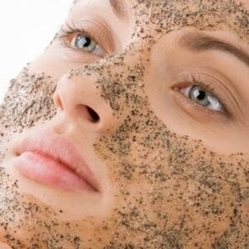 تصویر اسکراب شنی میوه ای صورت و بدن LURA BEAUTY 