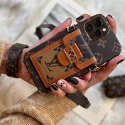 تصویر قاب موبایل آیفون لویی ویتون بگی جاکارتی ( جاکارتی قهوه ای ، جاکارتی مشکی ) 