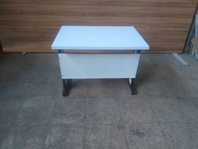 تصویر میز پایه فلزی کلاسیک - ۱ Clasic metal table