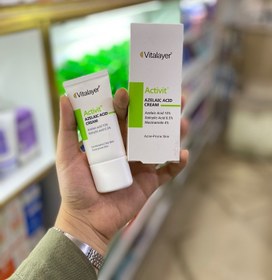 تصویر کرم ضد جوش ویتالیر Activit حجم ۳۰ میل با آزلائیک اسید ۱۰ درصد 