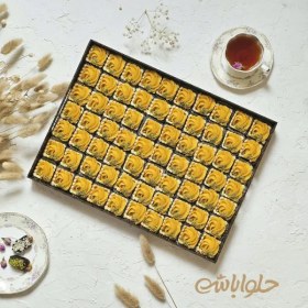 تصویر سینی ترحلوای زعفرانی 