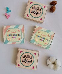 تصویر بمب انرژی پک کارت انگیزشی با ۱۸عدد کارت و ۱۸عدد گیره چوبی رنگی 