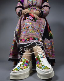 تصویر گیوه زنانه سفید 