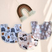 تصویر پیشبند نوزادی تم سفید طوسی برند کارترز 