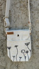 تصویر کیف پیاده روی طرح باغ 