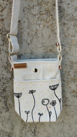 تصویر کیف پیاده روی طرح باغ 