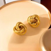 تصویر گوشواره میخی طلایی طرح گره 