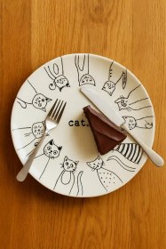 تصویر پیش دستی سفید طرح گربه 