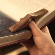 تصویر نگهدارنده صفحه کتاب انگشتی از جنس چوب گردو مدل دوطرفه ا Book Holder2 Book Holder2