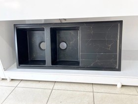 تصویر سینک ظرفشویی گرانیتی توکار دو لگن مشکی با رگه طلایی برند لوتوس 