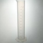 تصویر استوانه مدرج (مزور) شیشه ای 2000سی سی 