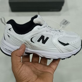 تصویر کتونی بچه گانه نیوبالانس ۵۳۰ سفید مشکی New Balance 530 