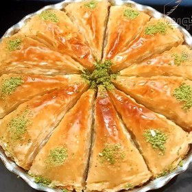 تصویر باقلوا ترکی مدل هاویچ با مغز پسته (1000گرمی) 