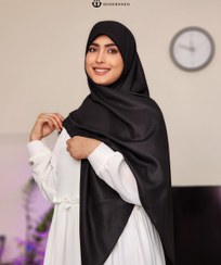 تصویر روسری کرپ‌حریر شاین قواره ۱۴۰ مشکی با کیفیت و با دوام 