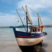 تصویر ماکت لنج چوبی بدنه آبی سفید 