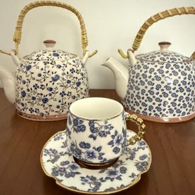 تصویر قوری دسته حصیری قلم آبی - گل بابونه 