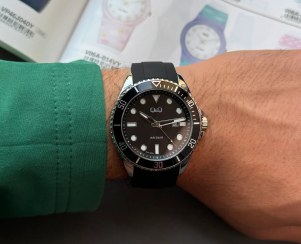 تصویر ساعت مچی Q&Q مدل A141A با بند سیلیکونی 