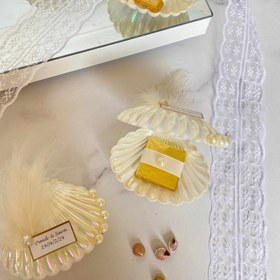 تصویر صدف مرواریدی یه هدیه‌ی رویایی از دل دریا، با طعم شکلات و برق مروارید