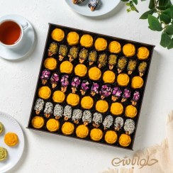 تصویر میکس ترحلوا زعفرانی و خرما مغزدار آجیلی 