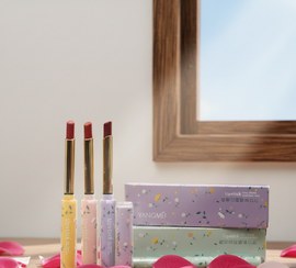 تصویر رژلب قلبی یانگمی 