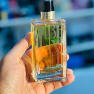 تصویر فروشگاه گالری عطر و آرایشی نایس