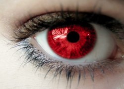 تصویر سابلیمینال تغییر رنگ چشم به قرمز 