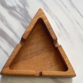 تصویر زیر سیگاری مثلث 