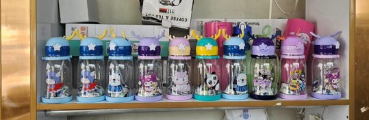 تصویر قمقمه شاخ گوزنی بنددار و بامزه و مناسب کودکان - سبز 