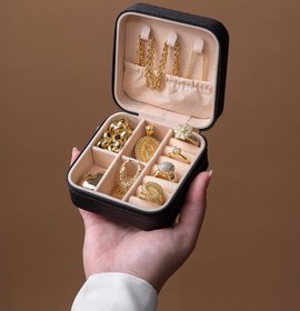 تصویر جعبه شانسی با هدیه - سفید / تپل 