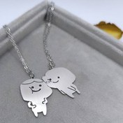 تصویر گردنبند ست عاشقانه طرح بوسه | نماد عشق و صمیمیت دو نفره 