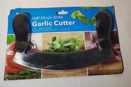 تصویر پیتزا بر مدل Garlic Cutter طرح هلالی Pizza cutter model, crescent design
