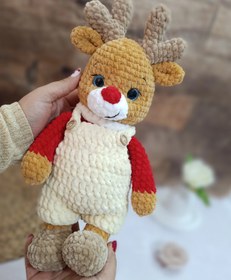 تصویر عروسک گوزن مخملی مناسب هدیه کریسمس Amigurumi deer