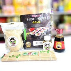 تصویر پک سوشی با سویا سس 