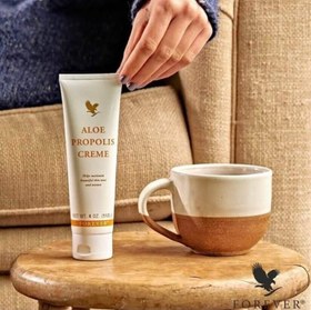 تصویر کرم بی پروپولیس فوراور | Aloe Propolis Creme مرطوب کننده و آبرسان فور اور مدل کرم بی پروپولیس فوراور | Aloe Propolis Creme مرطوب‌کننده