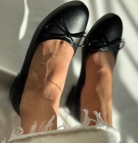 تصویر عروسکی چرمی مشکی 