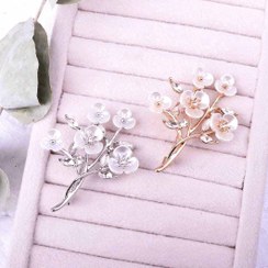 تصویر سنجاق سینه شکوفه 