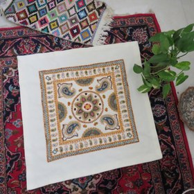 تصویر رومیزی پته دوزی سفید پته دوزی اصیل سنتی