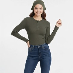 تصویر بلوز زنانه گپ دکمه‌دار بهبود | Behboud - رنگ: سبز زيتونی - سایز : M بلوز زنانه گپ، بلوز دکمه‌دار، بافت زنانه بهبود، بلوز ۳ دکمه، بلوز کشباف زنانه، Behboud، خرید بلوز لطیف