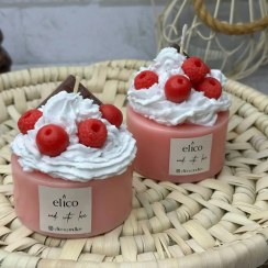 تصویر شمع کیک صورتی با خامه روسی طرح رزبری و گیلاس 