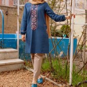 تصویر مانتو نخی گلدوزی طرح سنتی الیاف طبیعی جلو بسته رنگ آبی مدل خاتون 