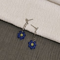 تصویر گل گوش آویز 