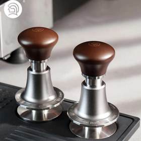 تصویر تمپر قهوه زیرو هیرو مدل Sword سایز ۵۸ میلی‌متر 