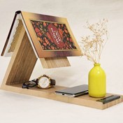 تصویر هولدر کتاب چوبی طرح جوان 