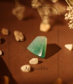 تصویر نگین عقیق سبز تراش نامنظم Agate