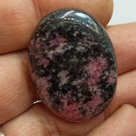 تصویر سنگ رودونیت کد(1) سنگ متولدین آبان ماه سنگ طبیعی و معدنی سنگ فاخر و بینظیر سنگ خوش تراش و زیبا 